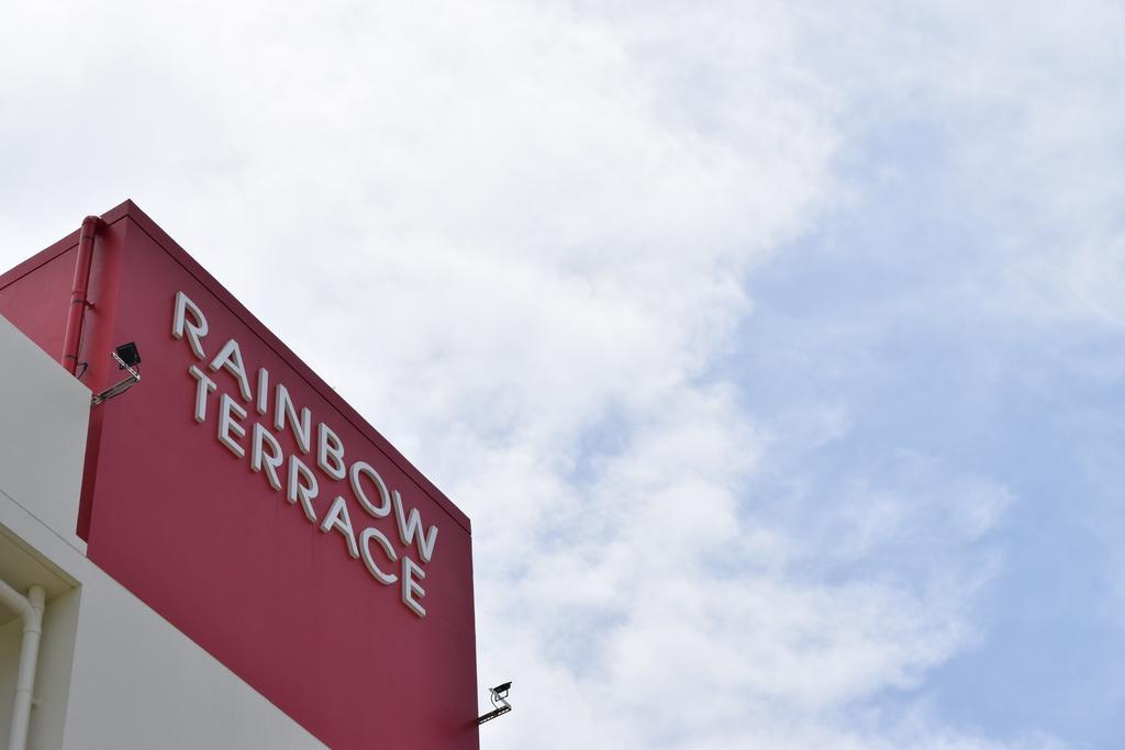 Rainbow Terrace Ginowan Apartment Стая снимка